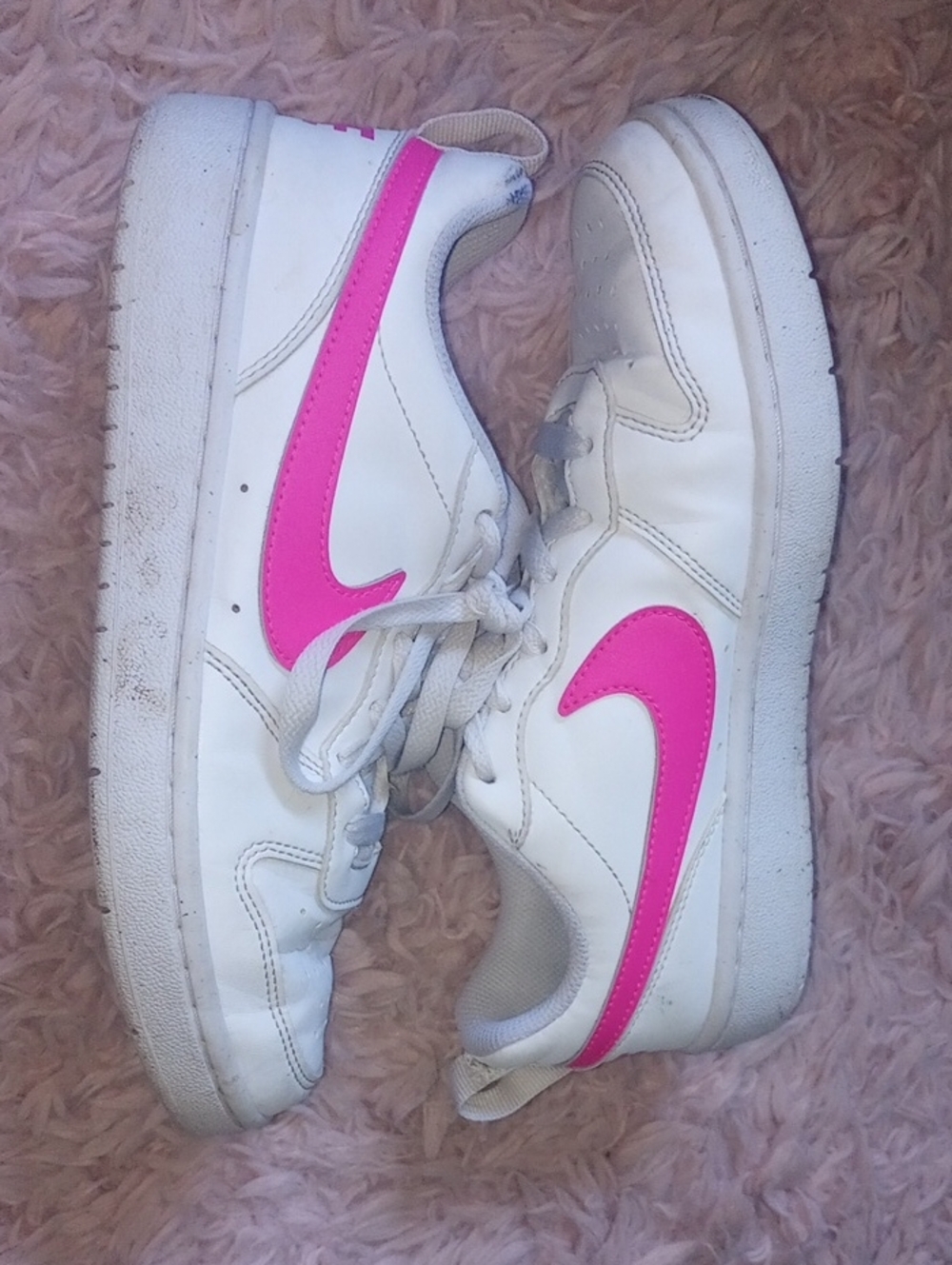 Nike Girls White Sneakers with Hot Pink Swoosh